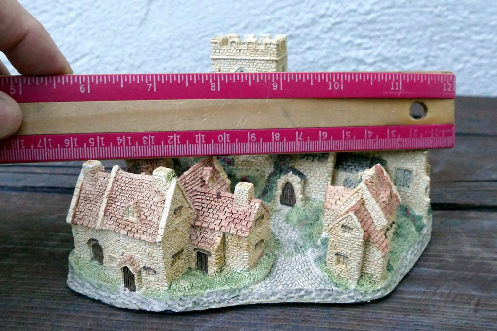 1982 David Winter Cottages “COTSWOLD VILLAGE”  Handmade in UK Great Britain