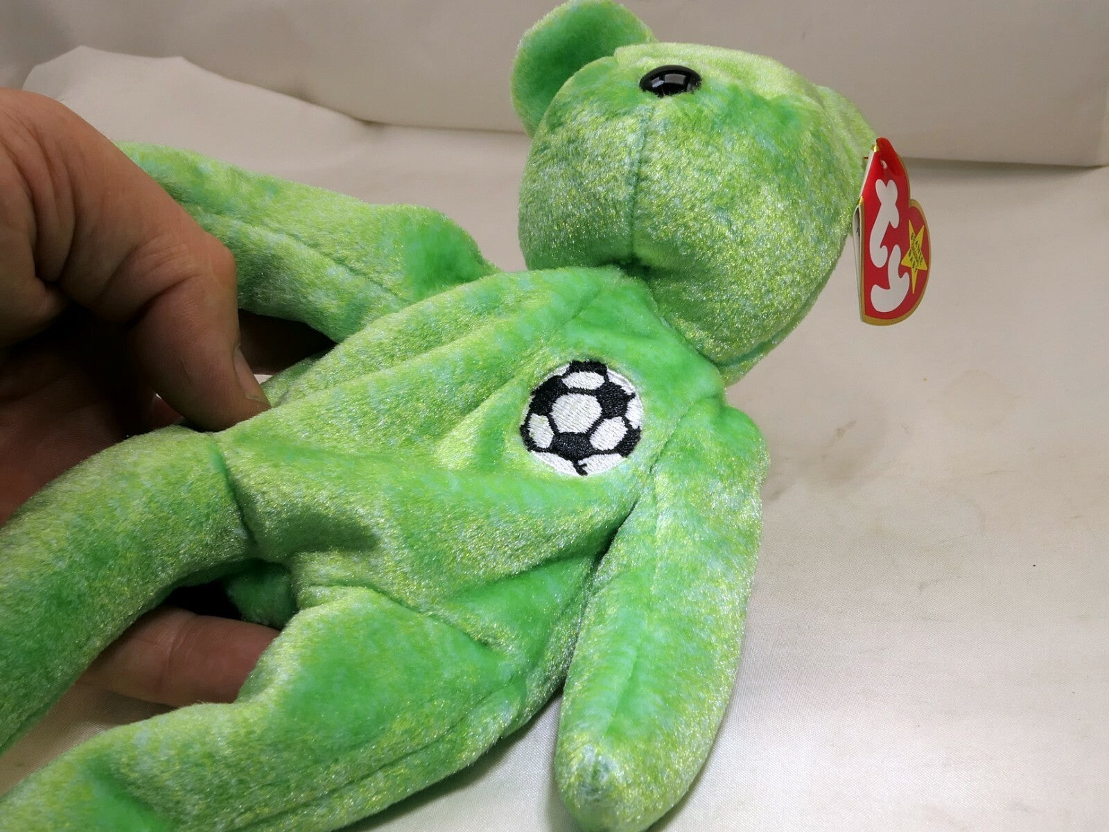 TY Beanie Baby Kicks The Bear  Plush Toy  1999 MWMT