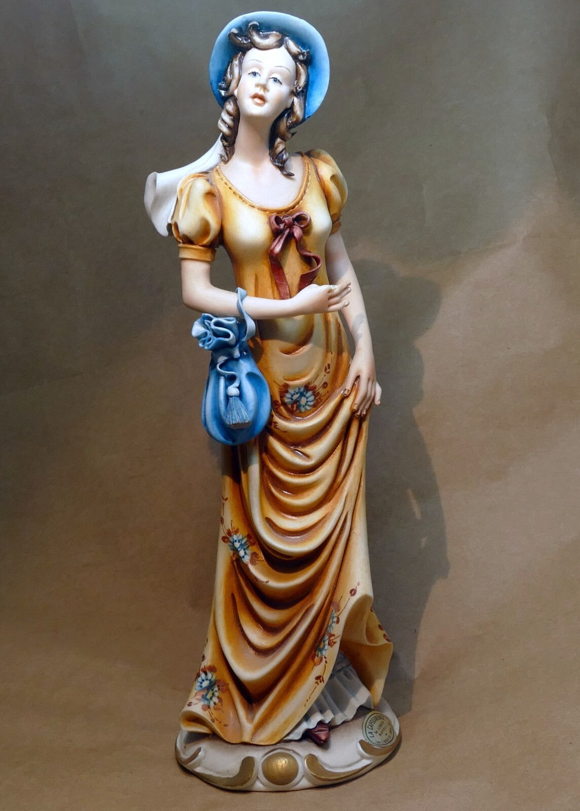 Capodimonte naples lady with a purse figurine porcelain vintage (missing finger)