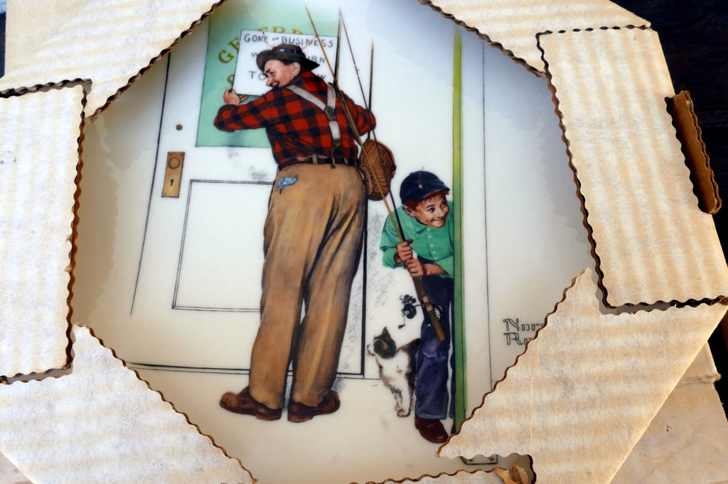 Norman rockwell 10.5” plate 1979 "a helping hand" spring closed for business