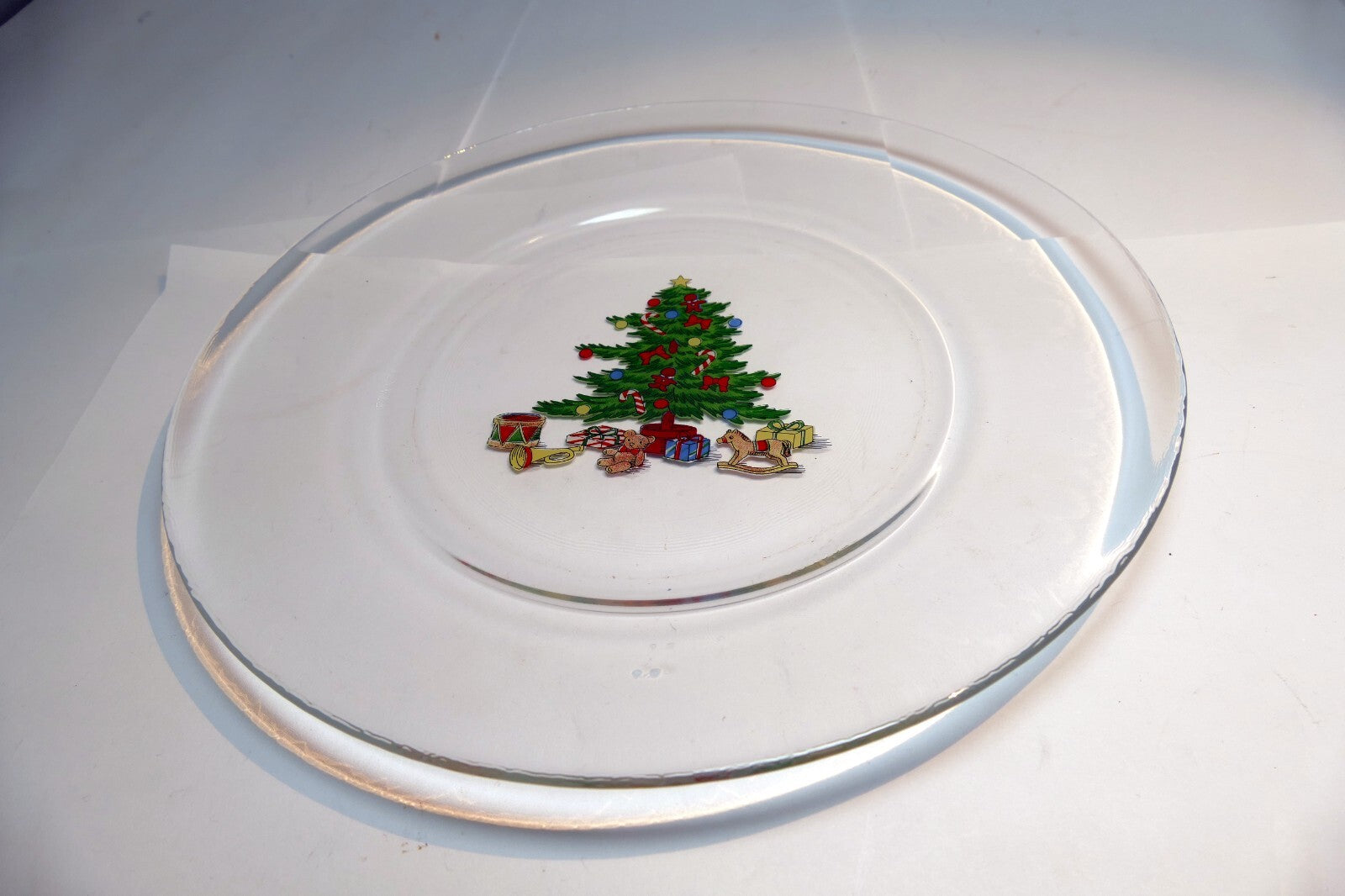 Arcoroc France Gifts & Toys Under Christmas Tree  7¾" Clear Glass Desert Plate