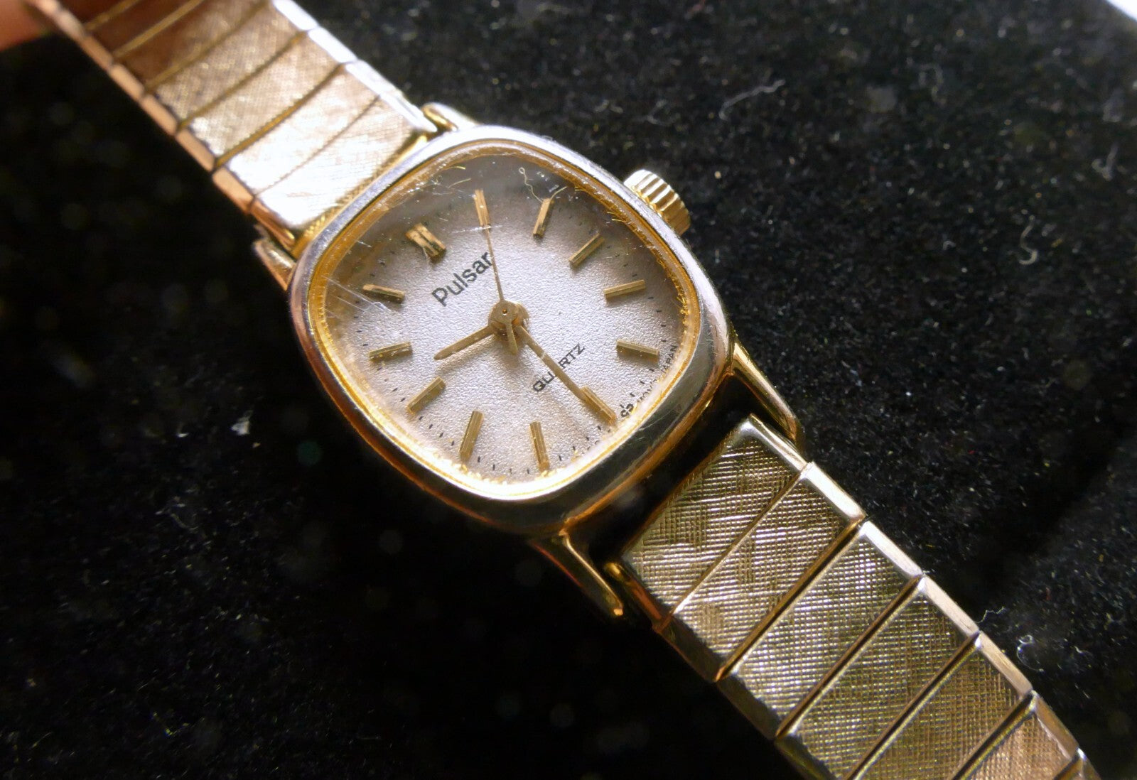 Vintage pulsar watch women gold tone stretch band v238 5090 rd