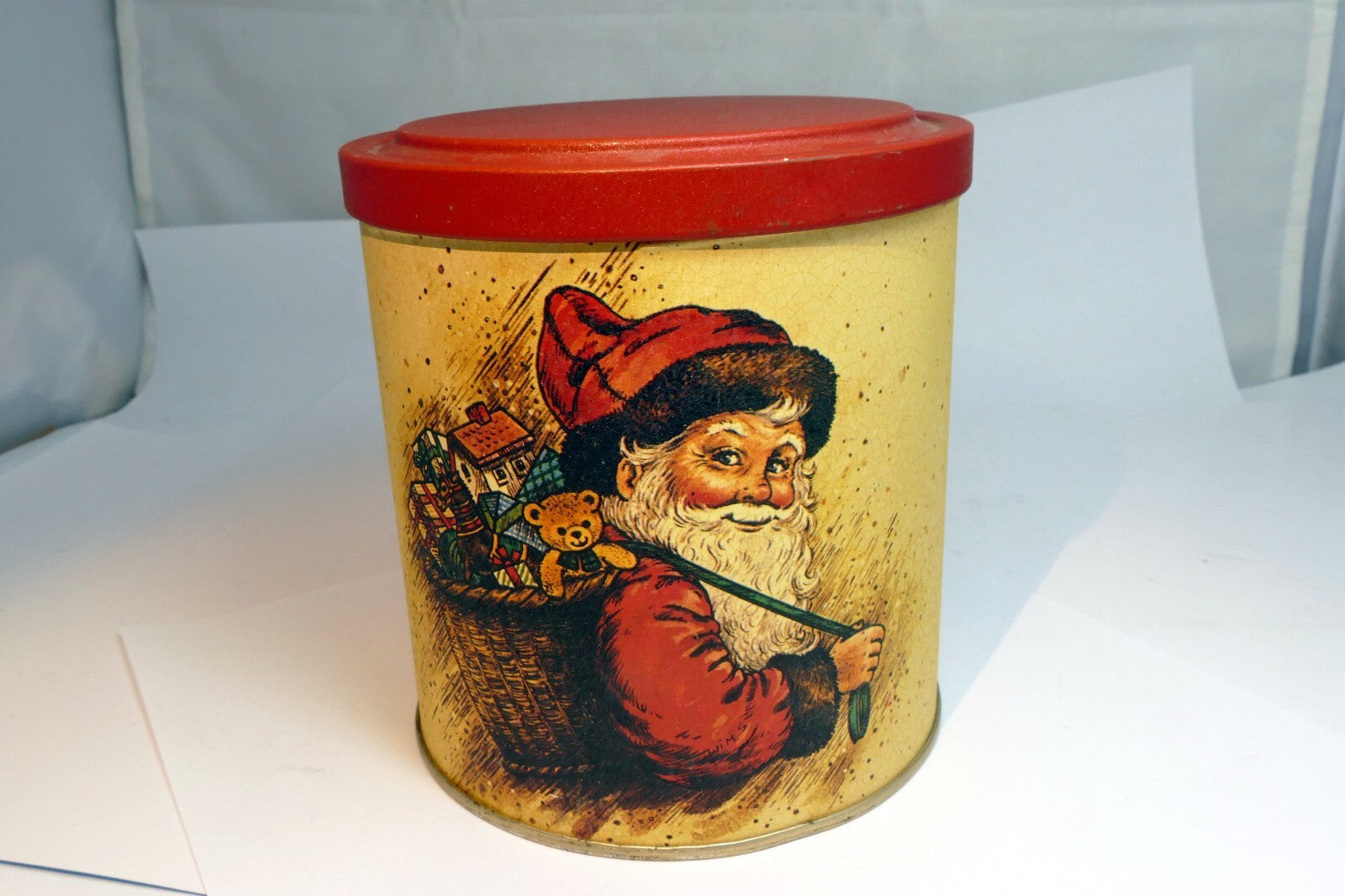 Metal Empty Tin/Container  Santa Claus Christmas theme chocolate pretzels