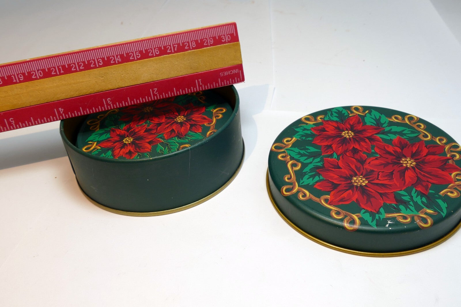 Vintage Christmas Coaster Set of 5 in Collectible Tin floral design
