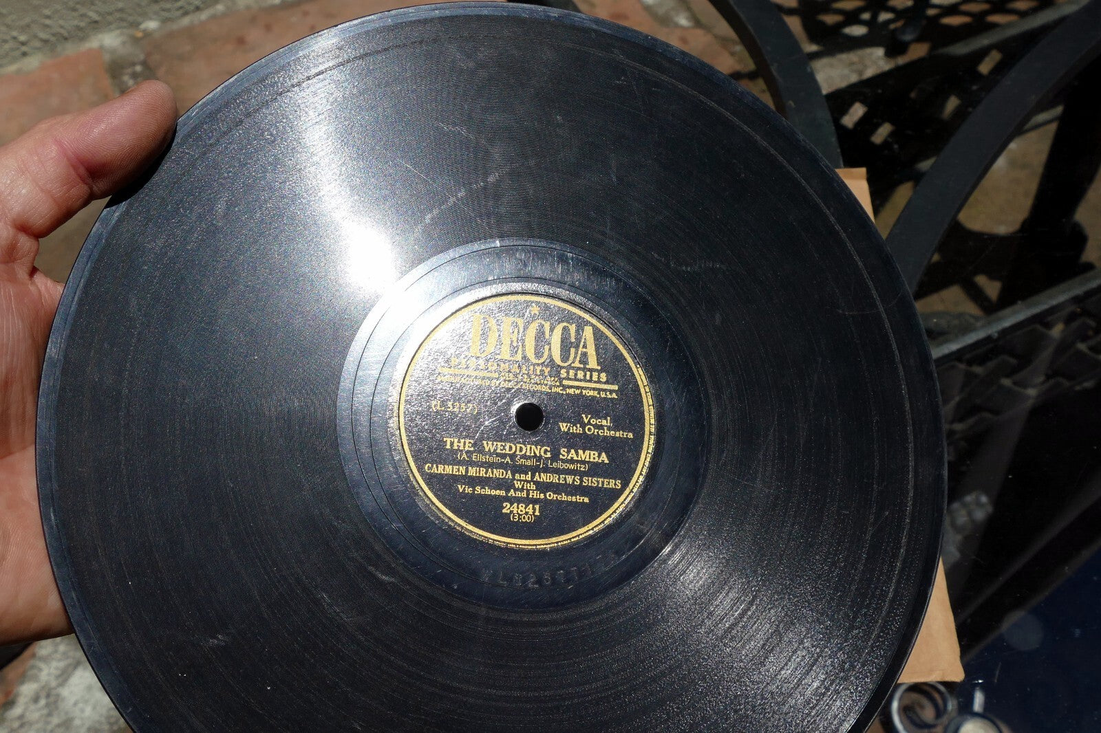 10" 78 rpm ANDREWS SISTERS & CARMEN MIRANDA Wedding Samba 24841