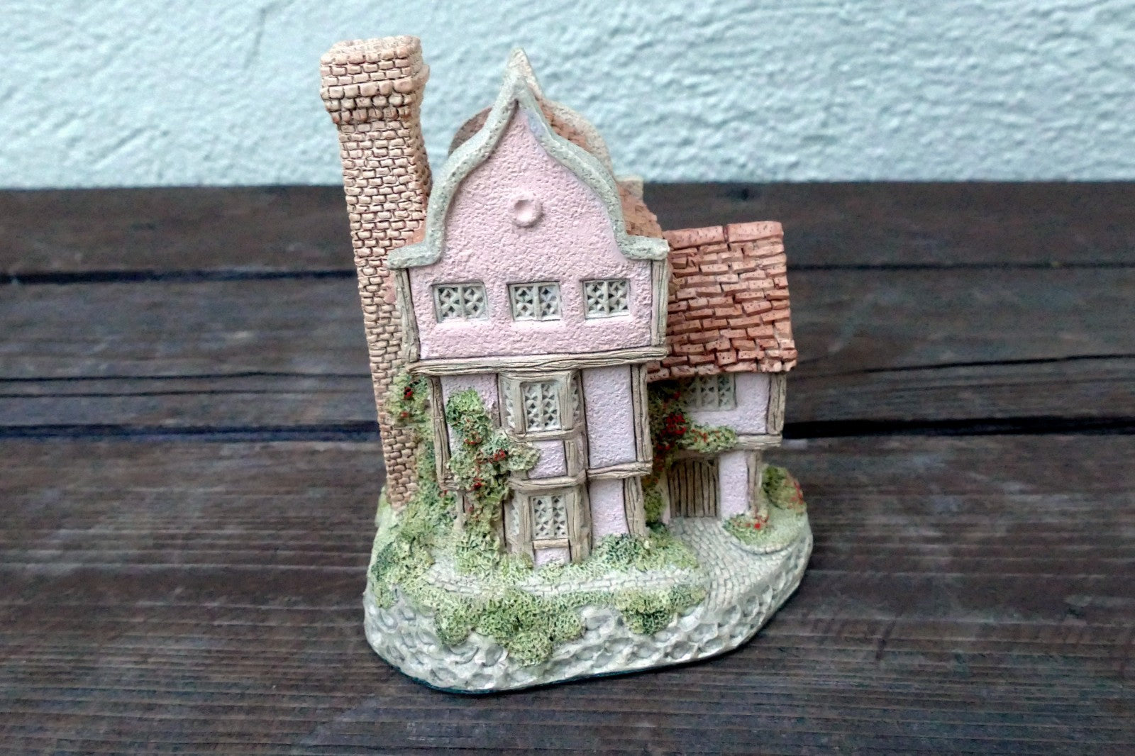 David Winter  SUFFOLK HOUSE Hand Painted Made in England