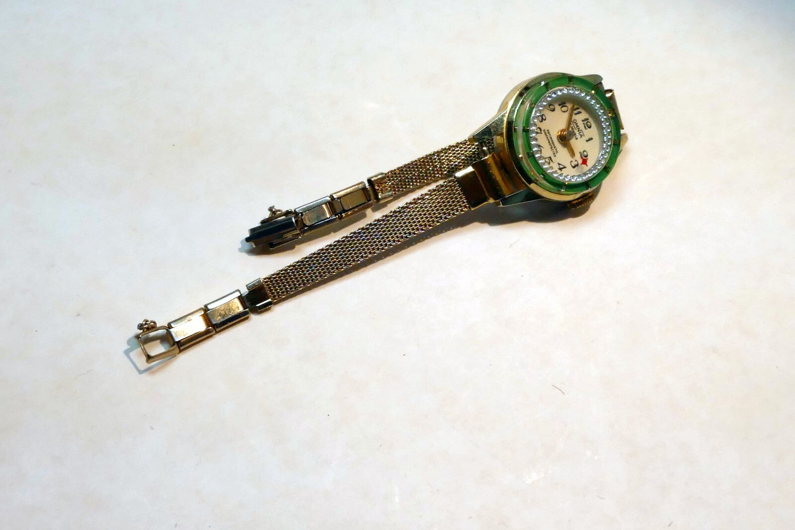 OMNIA Gold Tone 17 Jewel Swiss Mechanical Watch antimagnetic Vintage Ladies