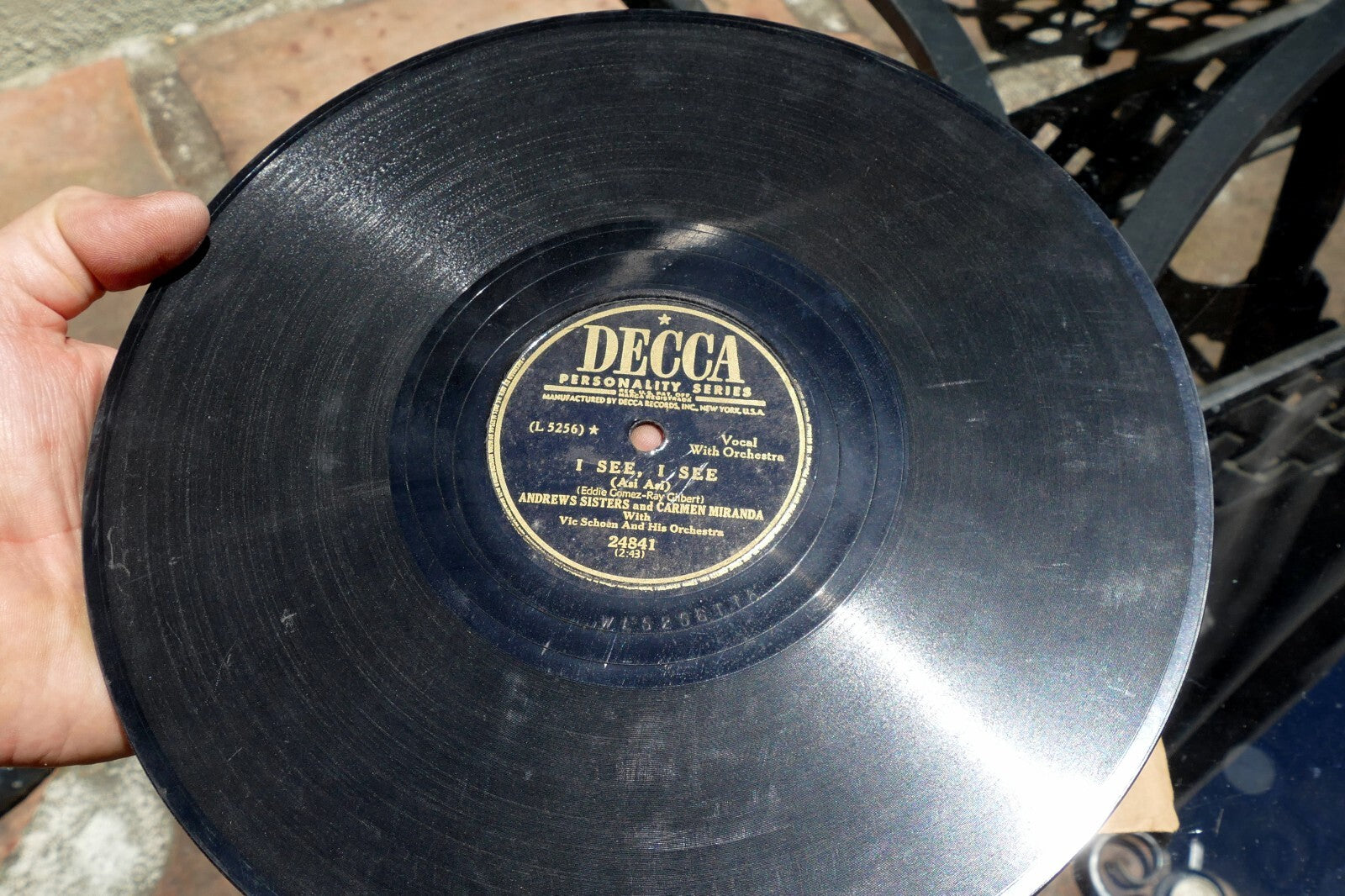 10" 78 rpm ANDREWS SISTERS & CARMEN MIRANDA Wedding Samba 24841