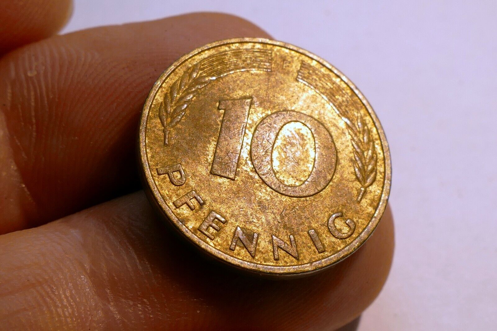 10 Pfennig coin  1977 GERMANY - FEDERAL REPUBLIC Oak Leaf