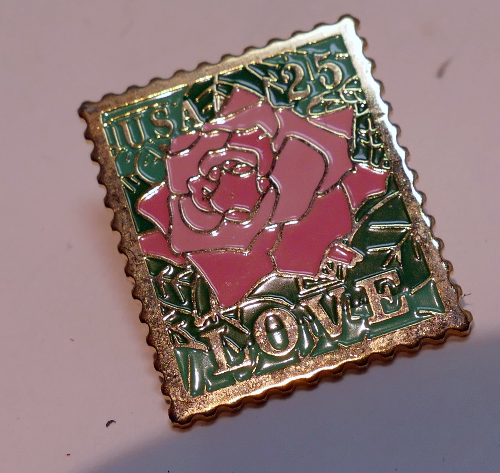 Usps love series (love birds) 25c us stamp collectible rose enamel pin   mint