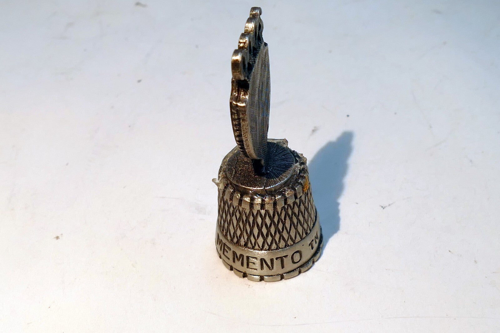 Thimble Souvenir Hand Crafted The Alamo 2000 Millennium Texas US metal