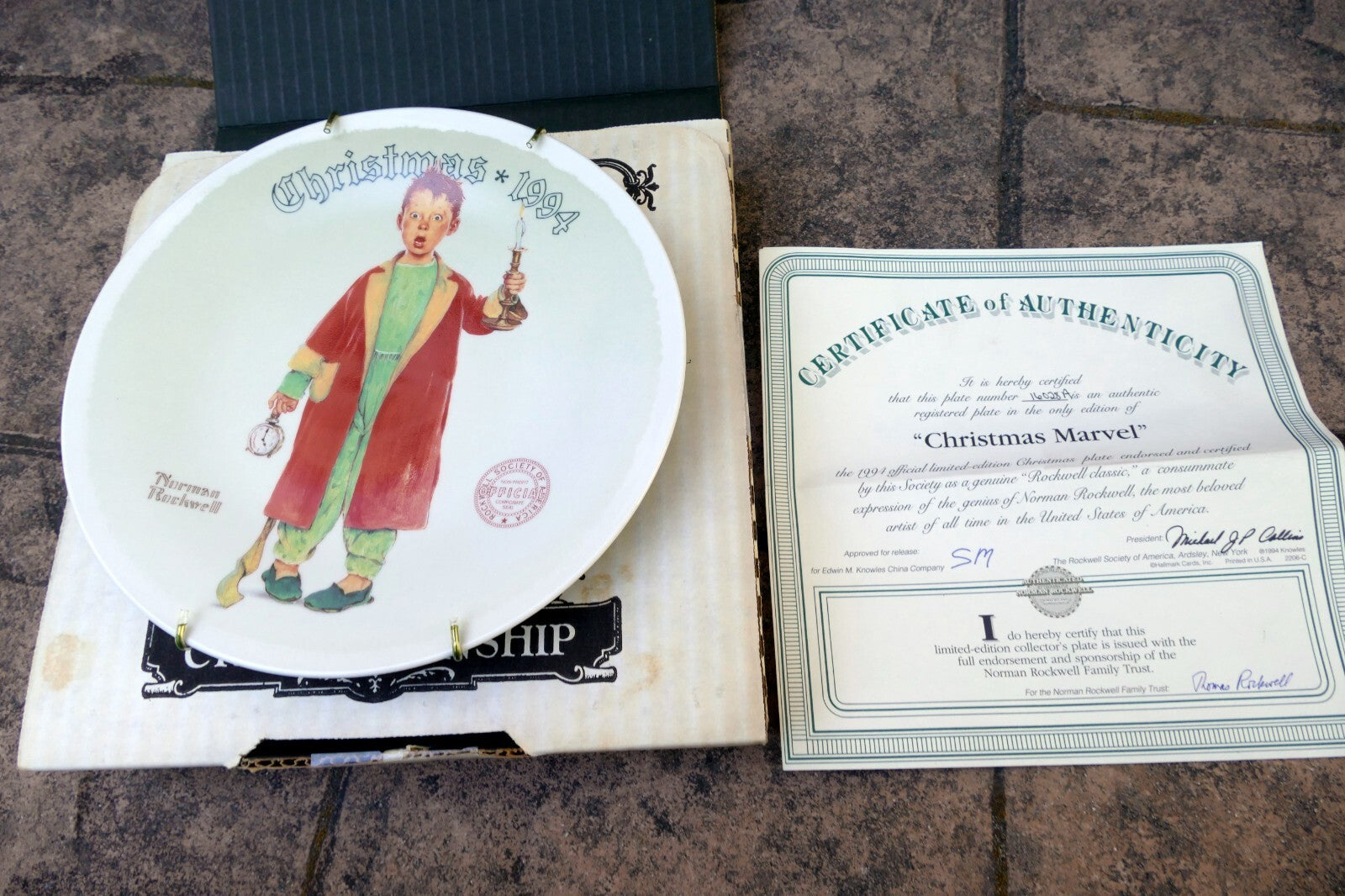 NORMAN ROCKWELL "Christmas Marvel" Plate ca. 1994 Knowles COA