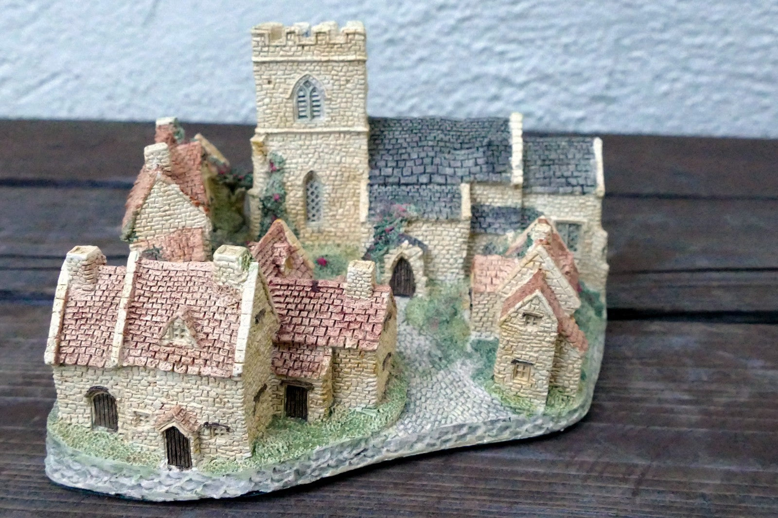 1982 David Winter Cottages “COTSWOLD VILLAGE”  Handmade in UK Great Britain