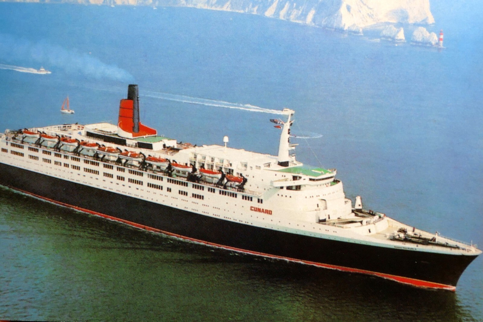 World Cruise Queen Elizabeth 2  1980's Postcard 1994