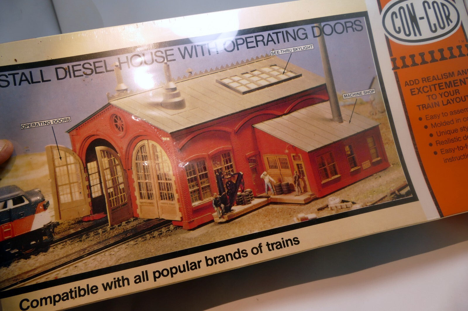 Vintage ho scale 2 stall diesel house, con cor kit #9028 factory sealed