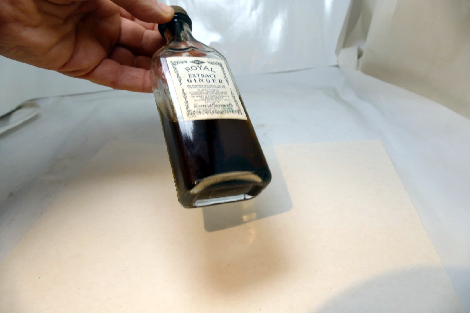 DL ANTIQUE BOTTLE ROYAL EXTRACT GINGER by Davis & Lawrenceto Montreal 100ml