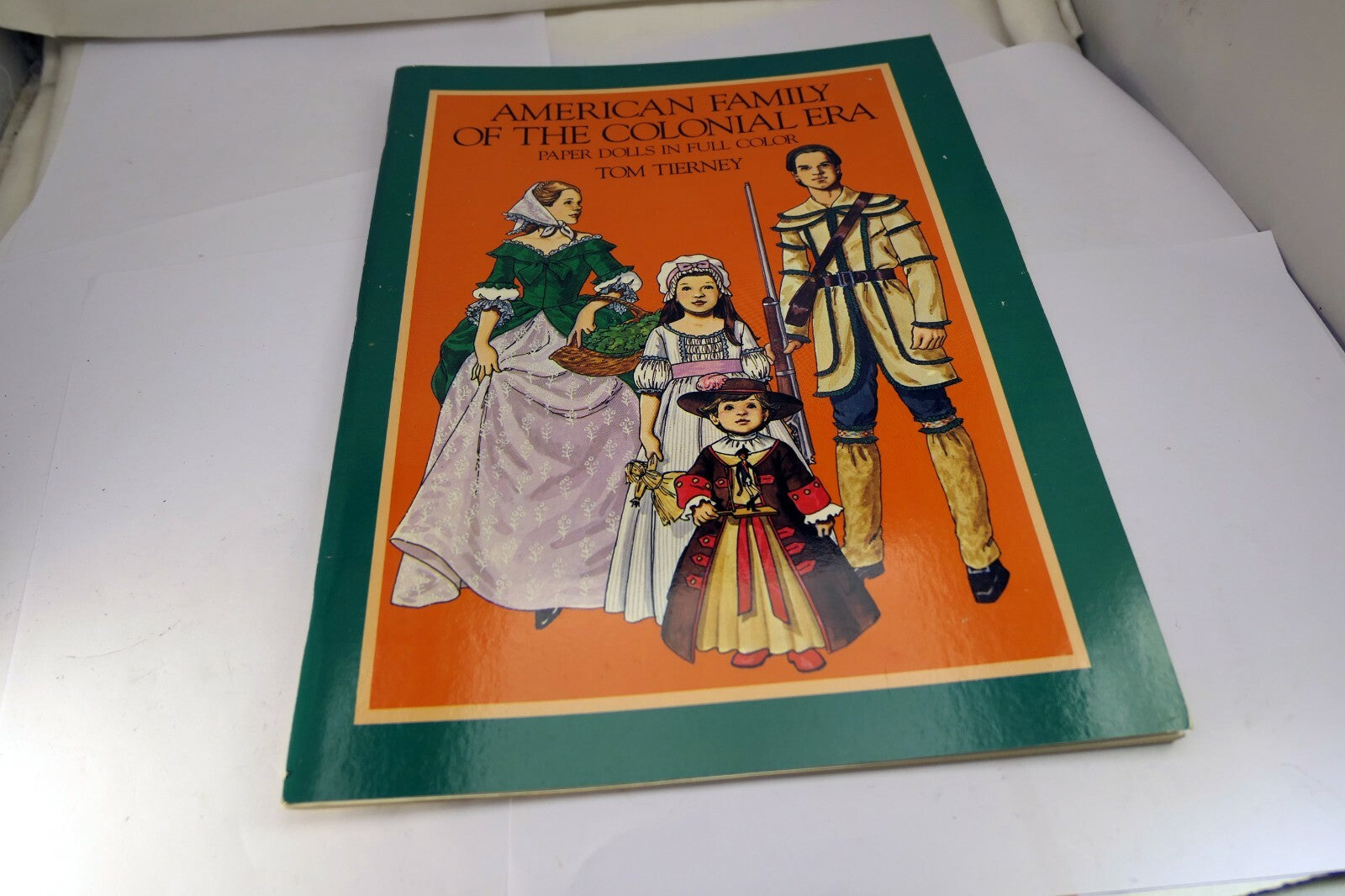 Dover Paper Dolls: American Family of the Colonial Era Paper Dolls Tom Tierney