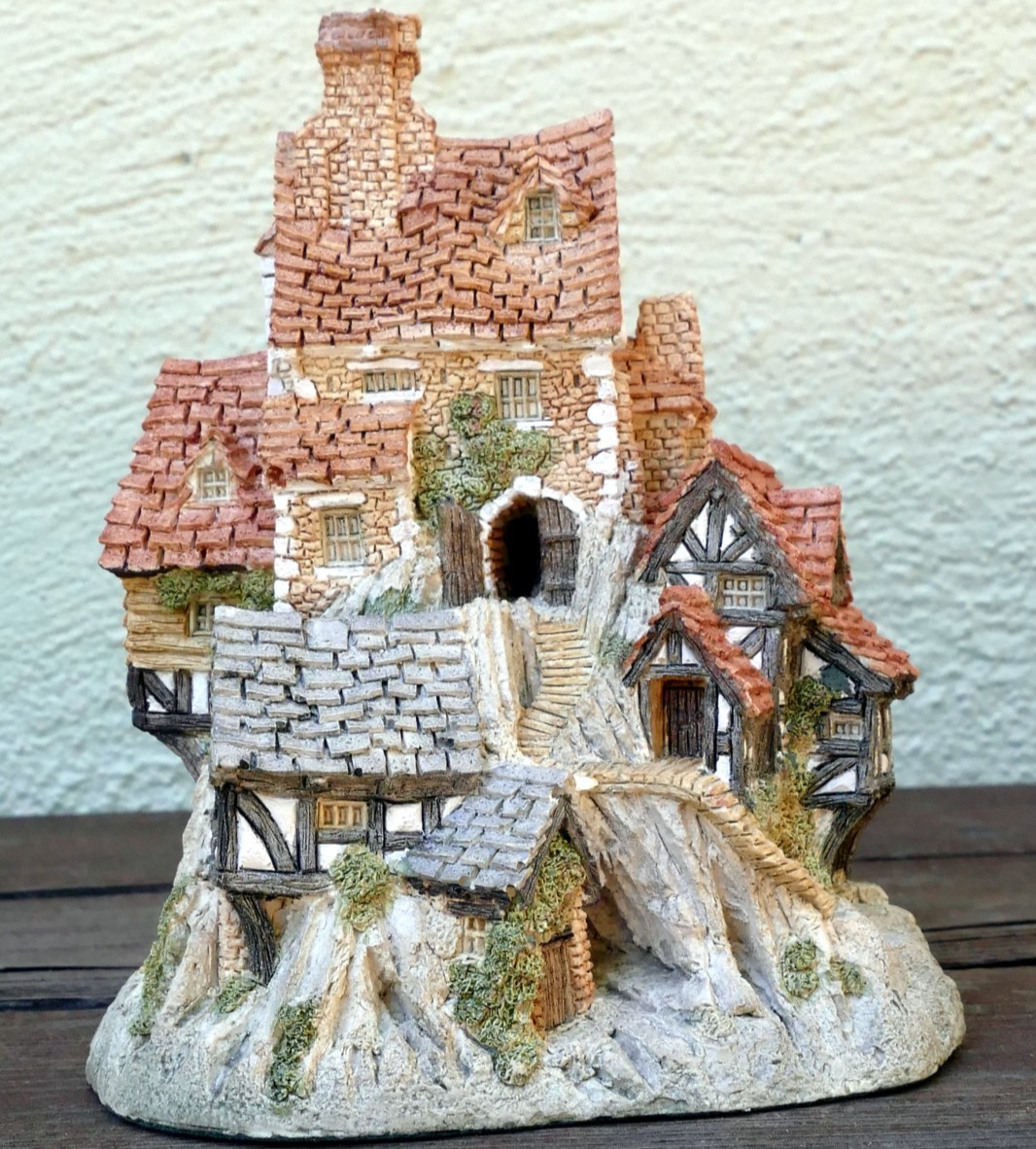 David Winter Cottages"The House on Top" Hand Painted 1982