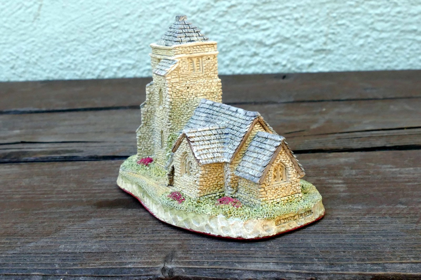 David Winter Cottages ST GEORGE’S CHURCH Hand Painted
