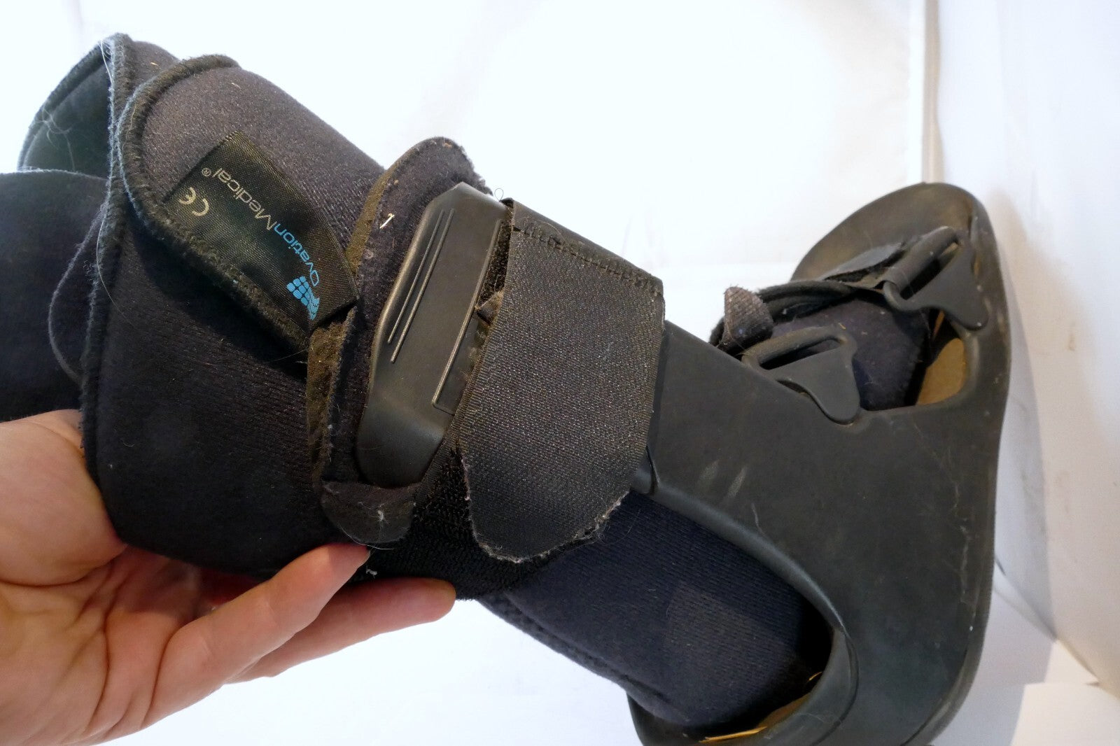 Ovation Medical Right Short Pneumatic Air Walker Shoe Boot Brace size Small kids