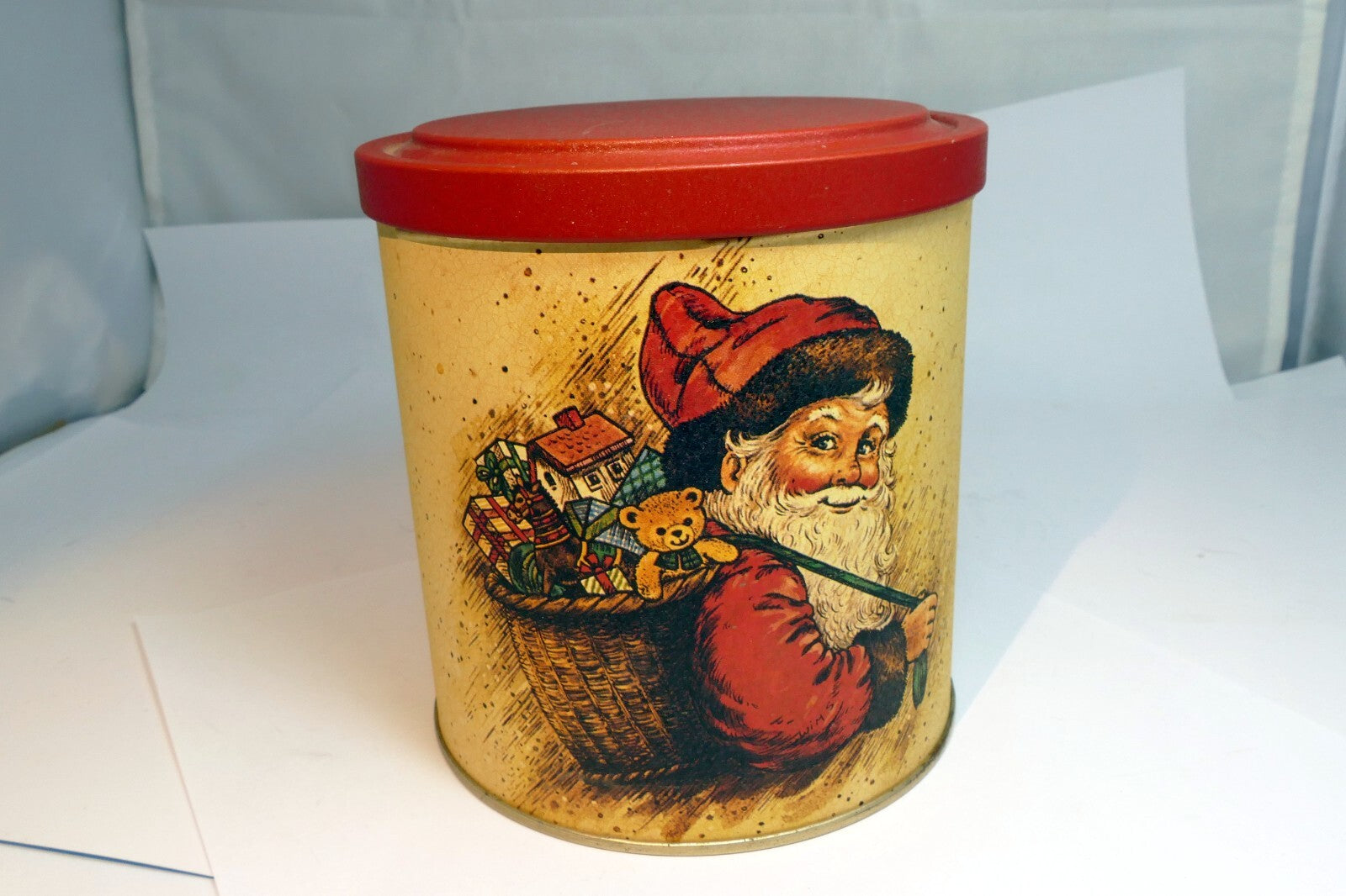 Metal Empty Tin/Container  Santa Claus Christmas theme chocolate pretzels