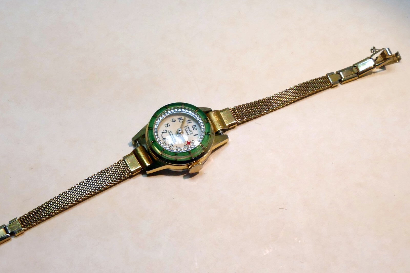 OMNIA Gold Tone 17 Jewel Swiss Mechanical Watch antimagnetic Vintage Ladies