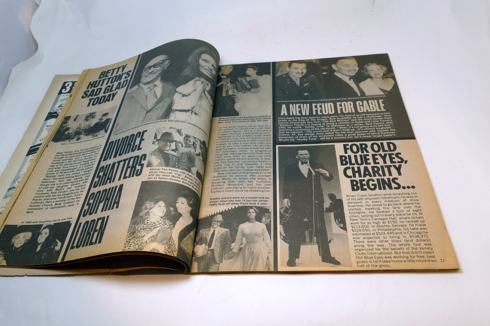 1974 August TV-MOVIES TODAY MAGAZINE ELVIS Hurt, Liz Taylor, Barbara Steals Cher