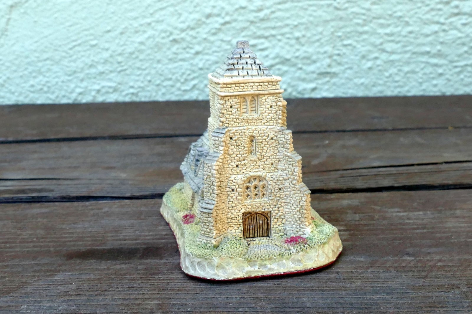 David Winter Cottages ST GEORGE’S CHURCH Hand Painted