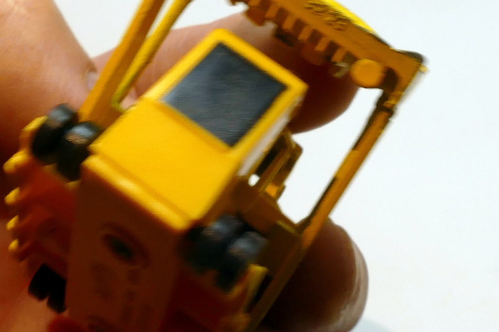 1979 Hotwheels Cat Bulldozer Hot Wheels - missing rubber  tracks