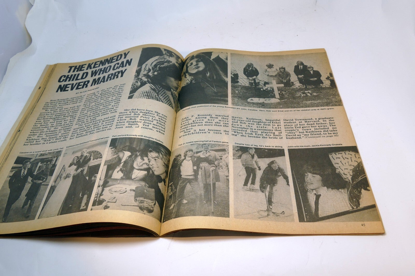 1974 August TV-MOVIES TODAY MAGAZINE ELVIS Hurt, Liz Taylor, Barbara Steals Cher