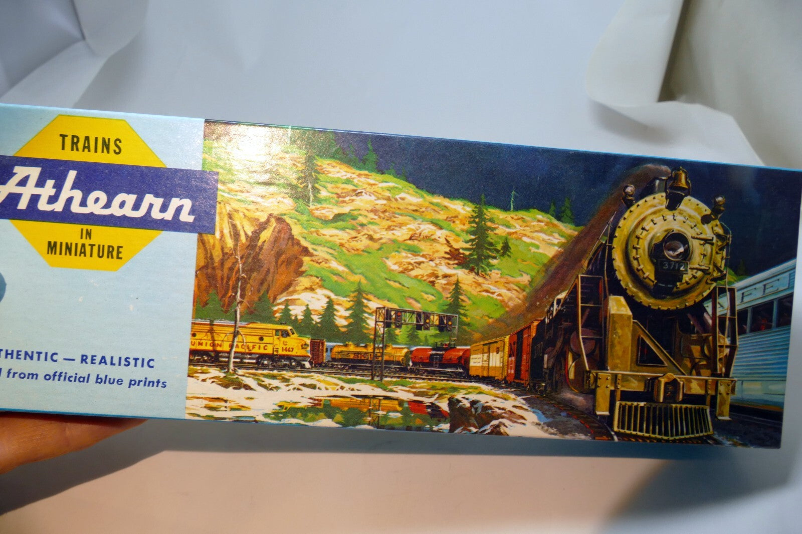 Ho scale, athearn #1856 santa fe, std coach clerestory roof