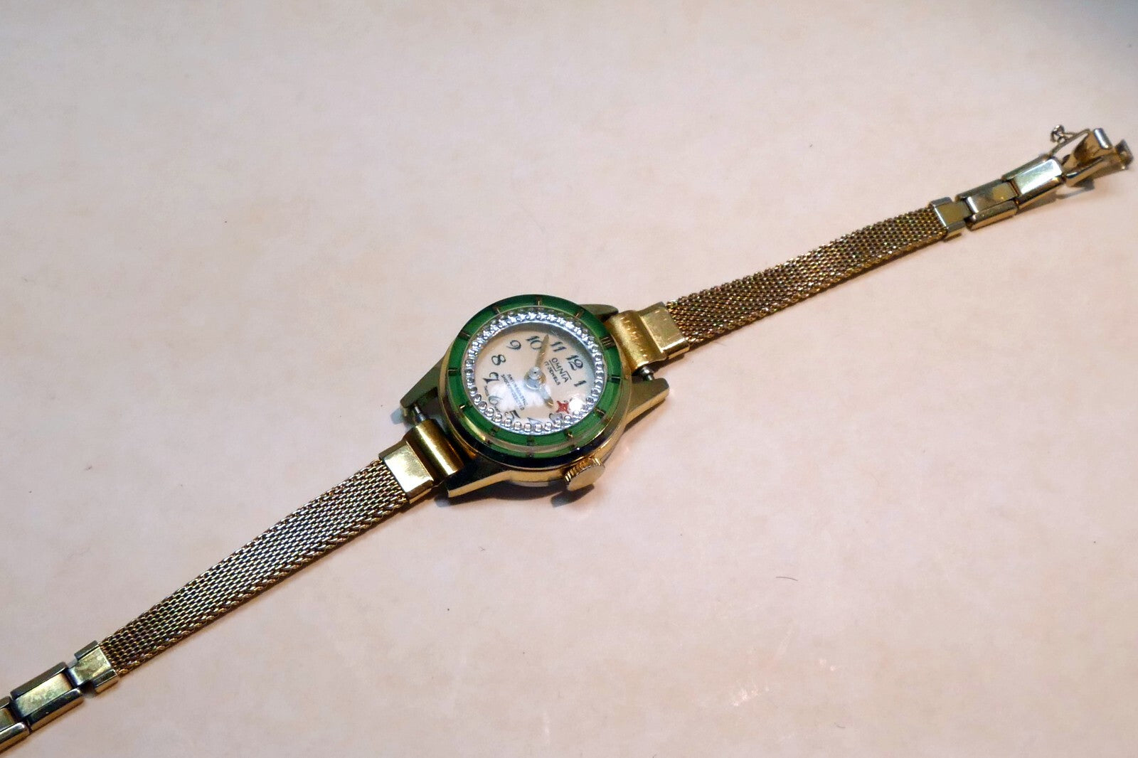 OMNIA Gold Tone 17 Jewel Swiss Mechanical Watch antimagnetic Vintage Ladies