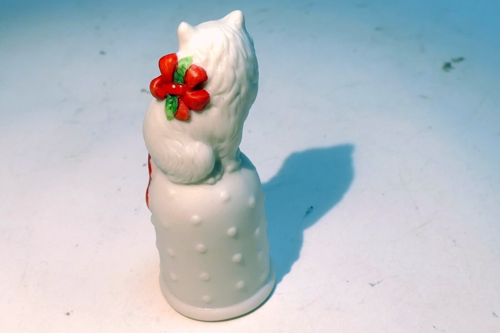Thimble Souvenir white cat red bow porcelain feline