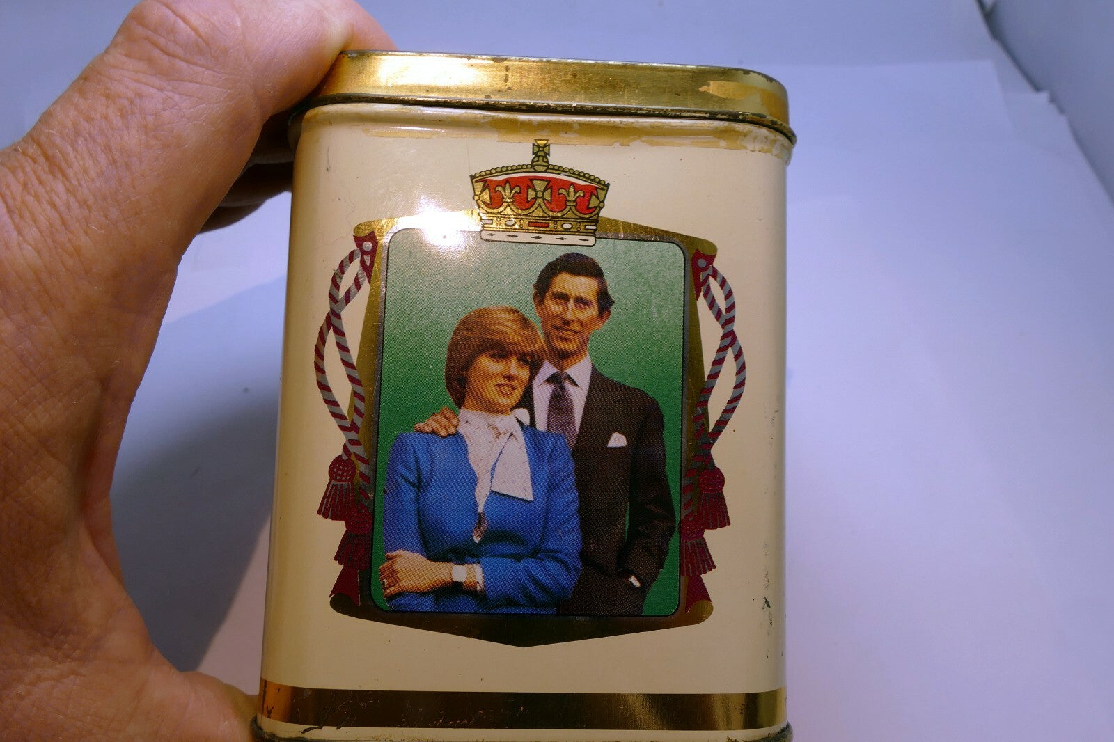 Royal Marriage Celebration Souvenir Tin 1981 Prince Wales & Lady Diana Spencer