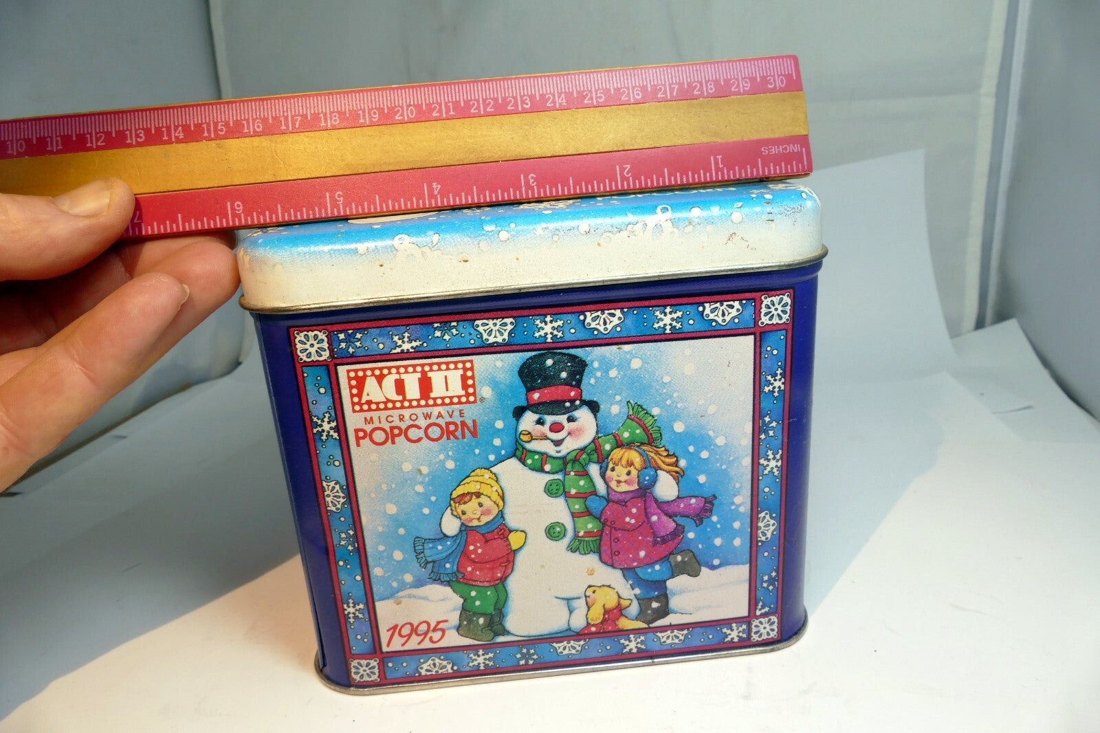 Act II Popcorn Christmas Eve Tin empty container Frosty Snowman kids skating