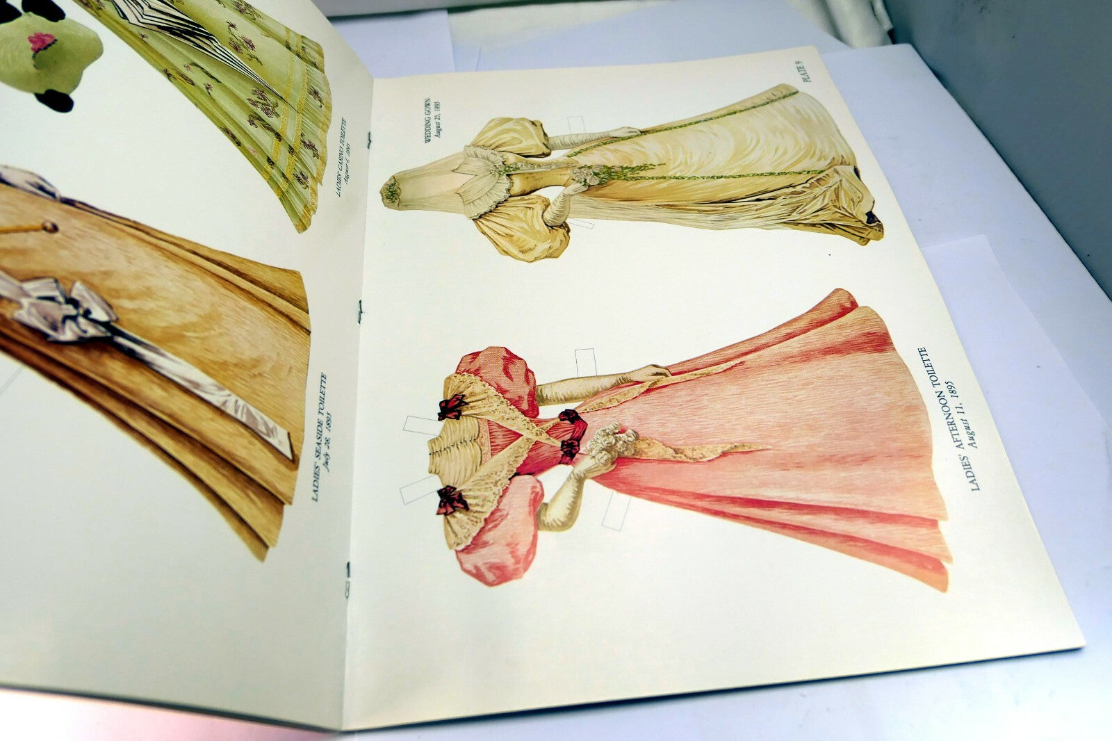 Dover Victorian Paper Dolls: Antique Fashion Paper Dolls of the 1890's