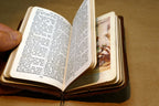 Pocket Oxford New Testament Bible Printed in London 1900's w/ color pictures