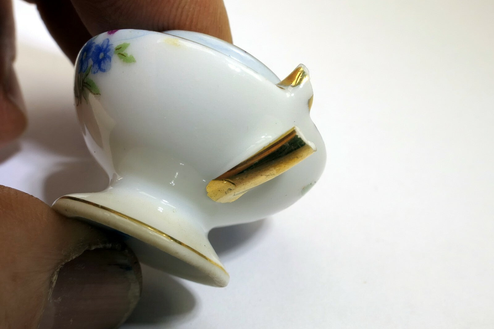 MINIATURE SUGAR CHINA VIOLETS FLOWERS PORCELAIN JAPAN 4X2cm FLORAL DESIGN