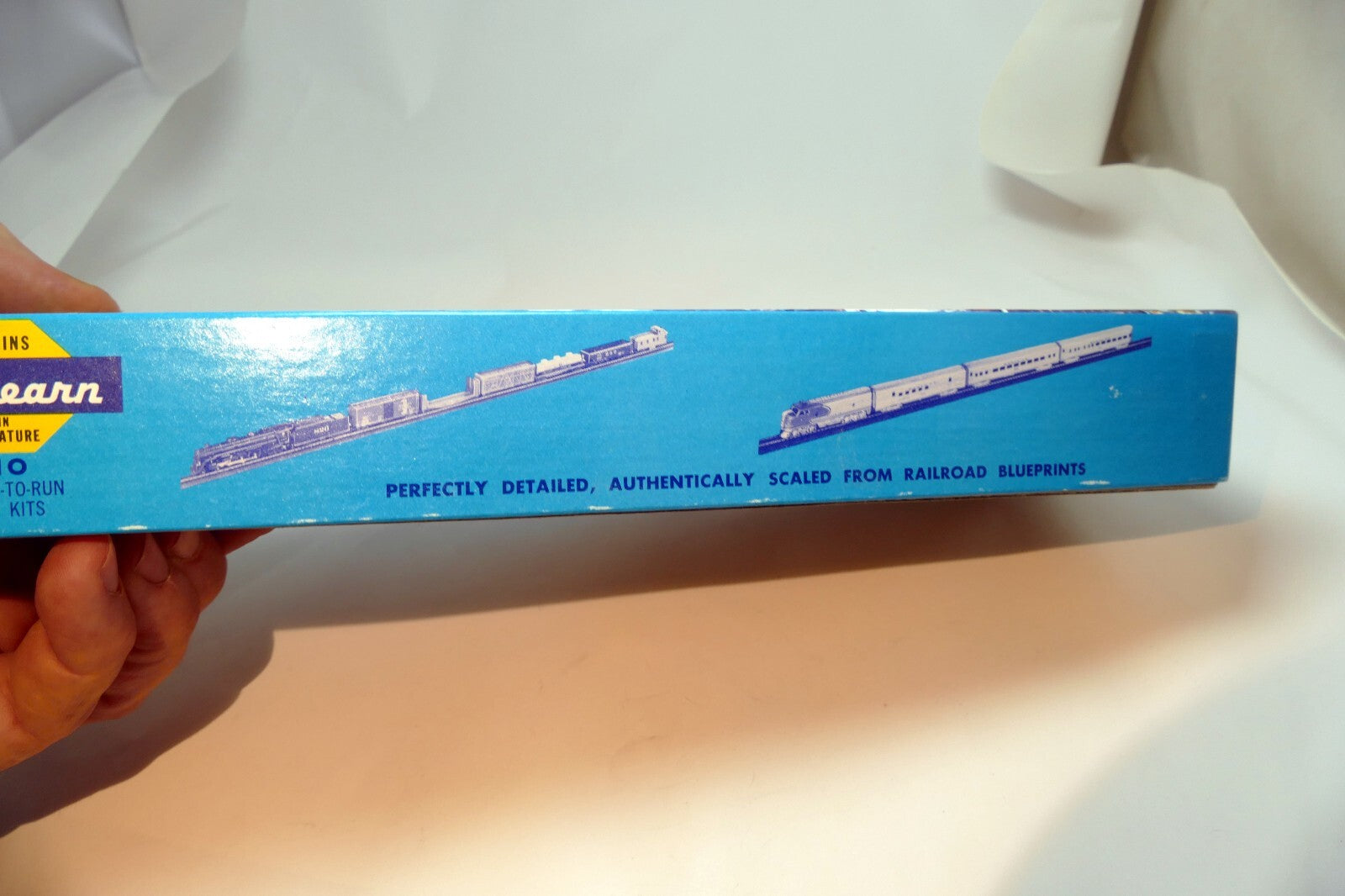 HO Scale, Athearn #1856 Santa Fe, Std Coach Clerestory Roof