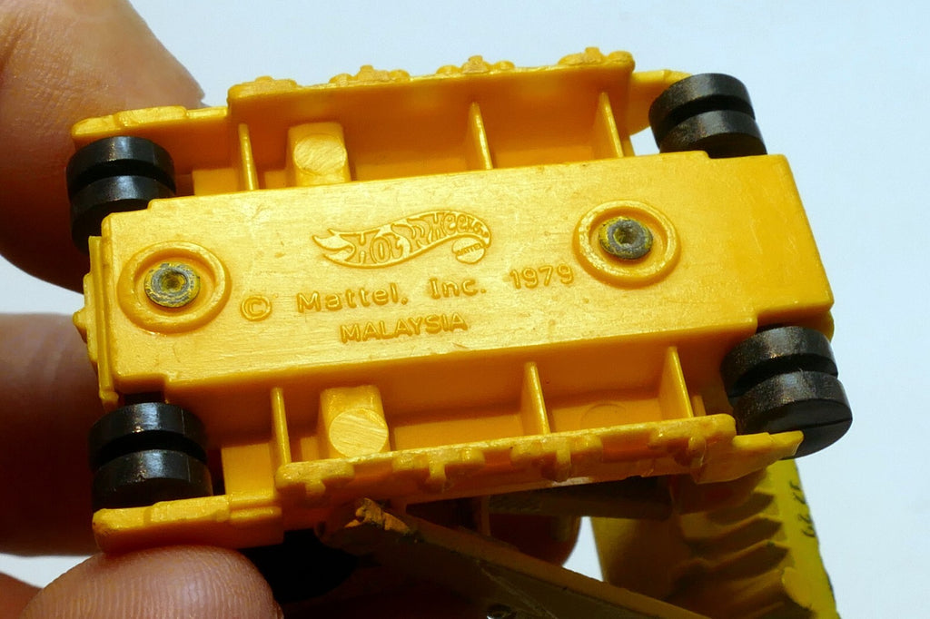 1979 Hotwheels Cat Bulldozer Hot Wheels - missing rubber  tracks