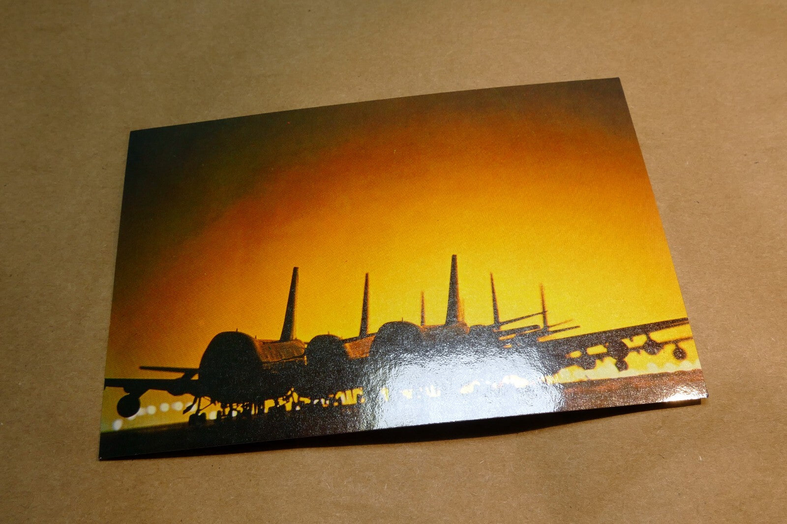 747 B Boeing Singapore Airlines Airplane Blue Sky Postcard Unposted