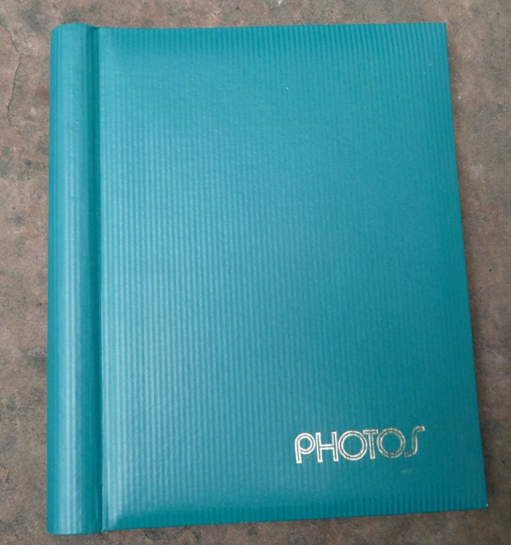Photo album green cover   holds 8x10" 5x7" 4x6" pictures