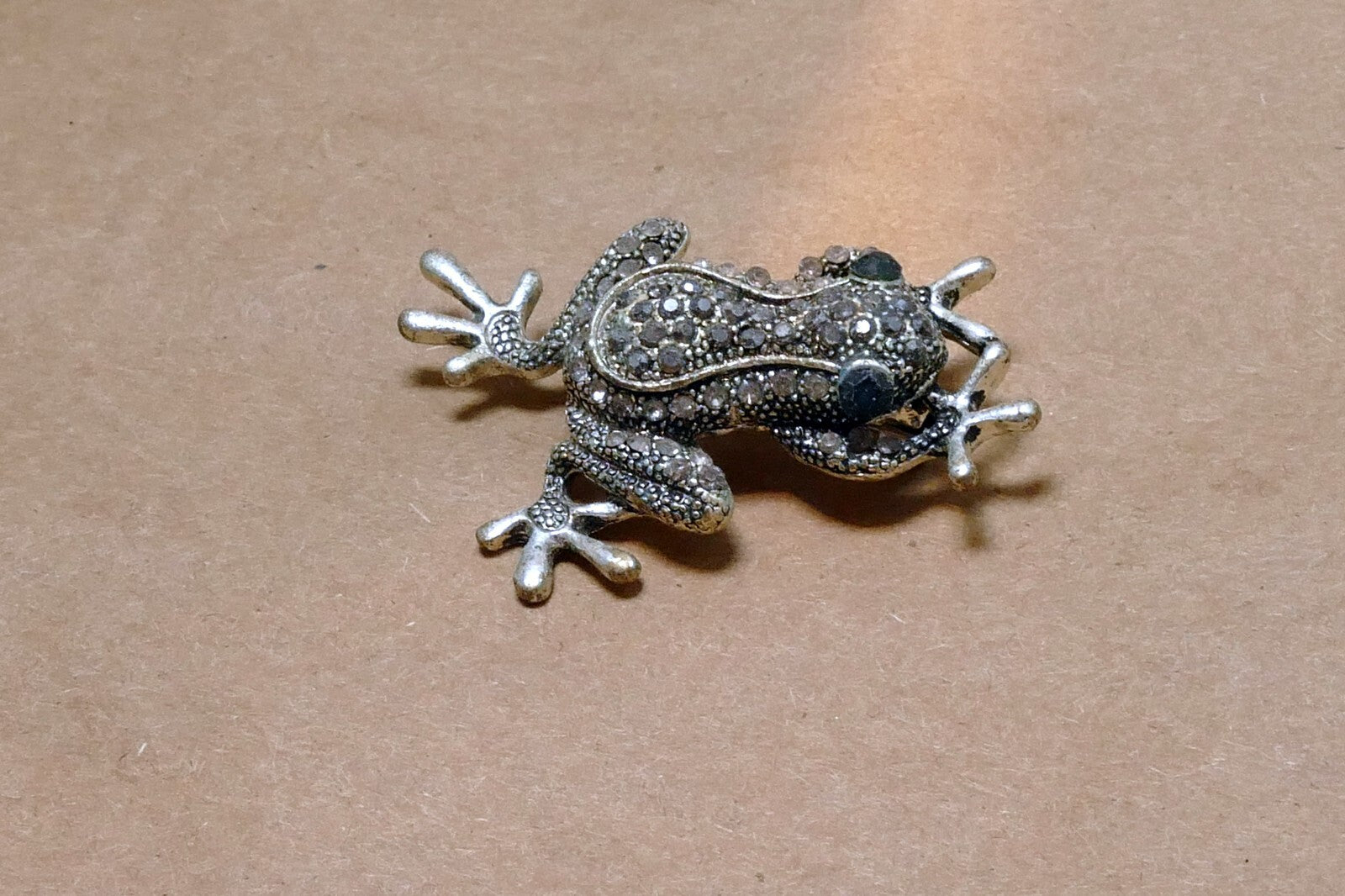 Vintage Frog Brooch Pin Brooch Silver Tone Jeweled  sparkling