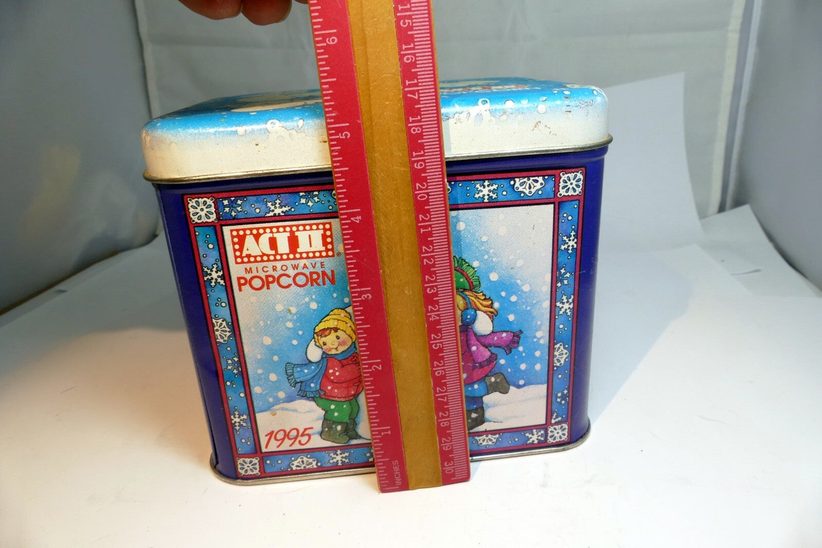 Act II Popcorn Christmas Eve Tin empty container Frosty Snowman kids skating