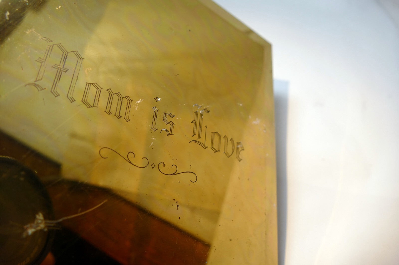 Mom is love photo album   4" x 6" photo frame gold tone metal make memories