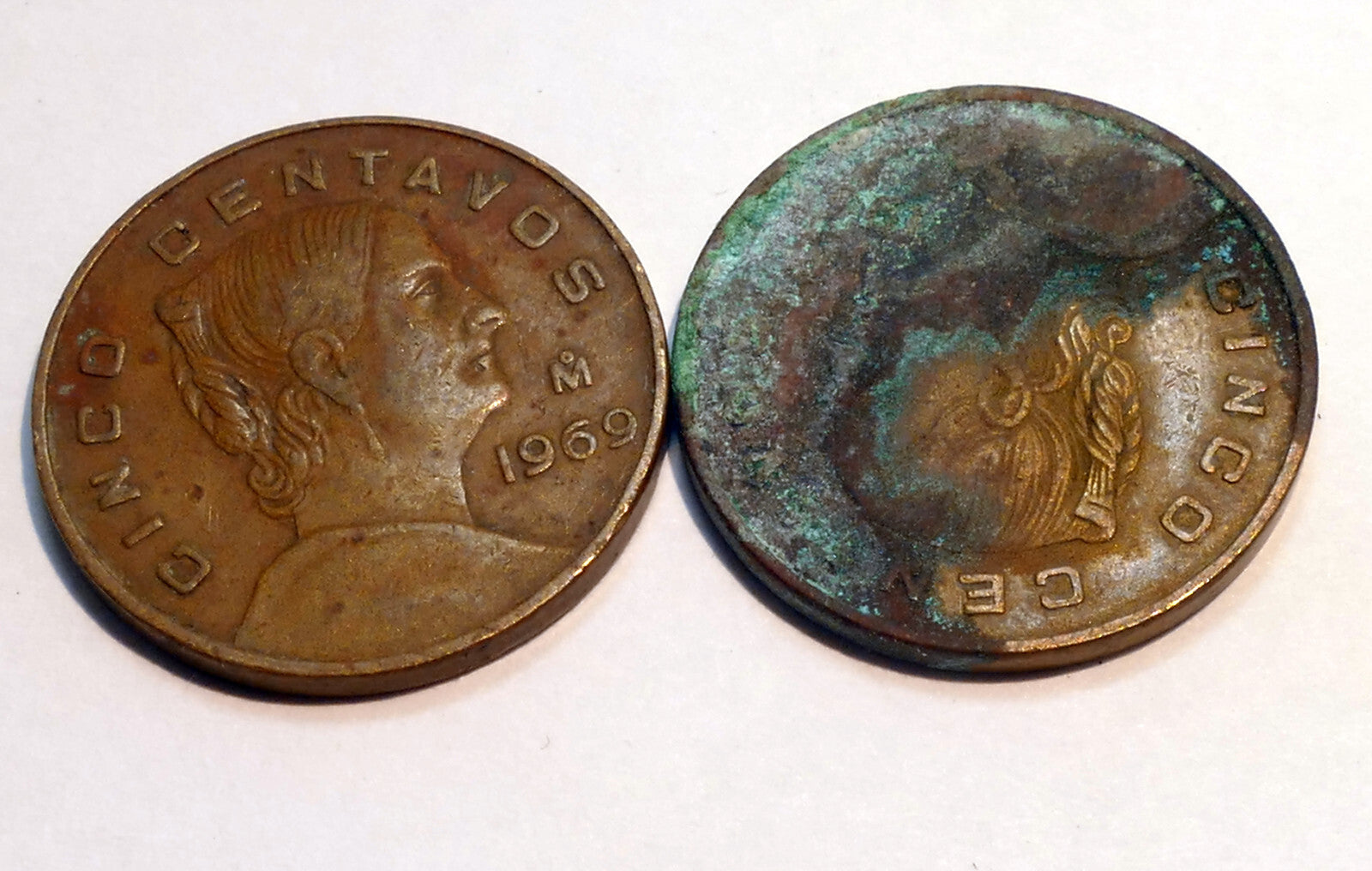 Lot of 2 mexico 1965 1969   5 cinco centavos brass coins lot pack of 2