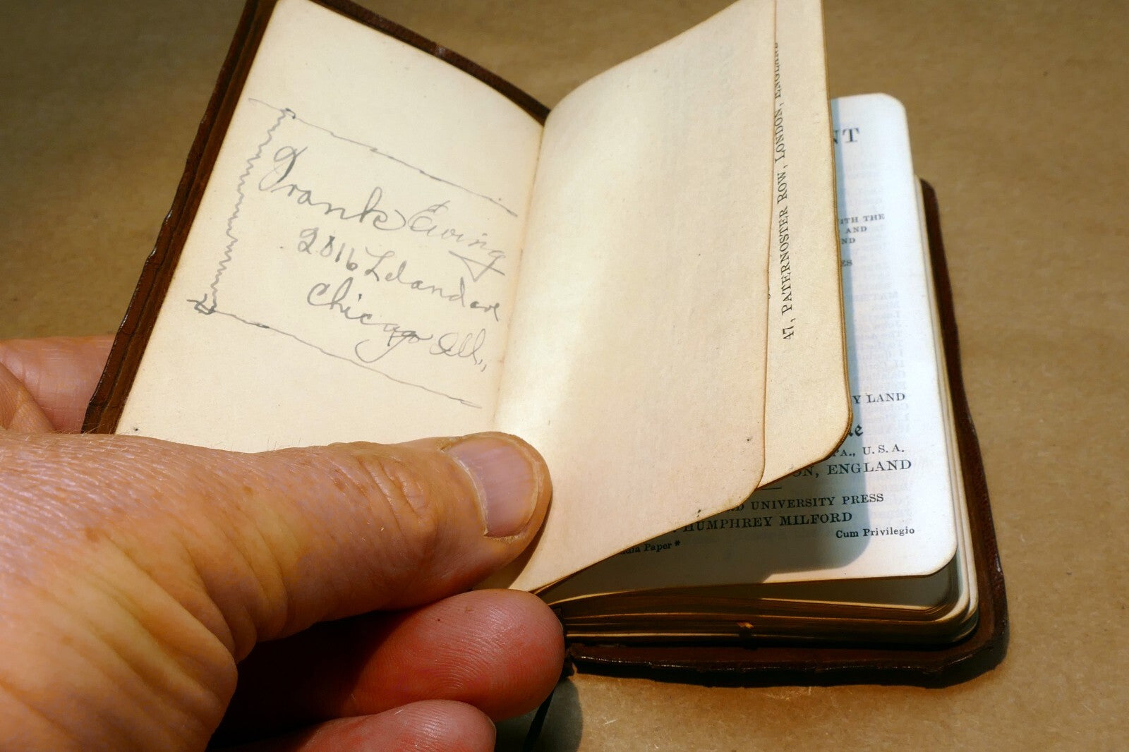 Pocket Oxford New Testament Bible Printed in London 1900's w/ color pictures