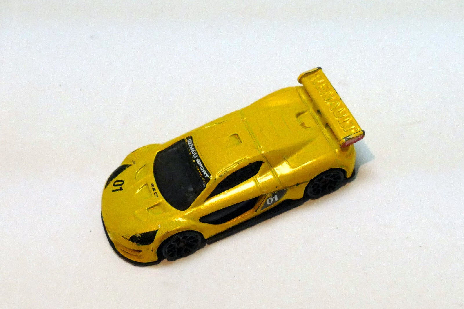 Hot Wheels Renault Sport RS 2015 Mattel DHP01 Yellow 1:64 toy car