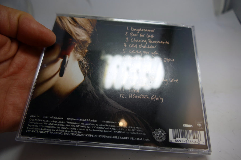 Adele 19 CD - Case with cracks
