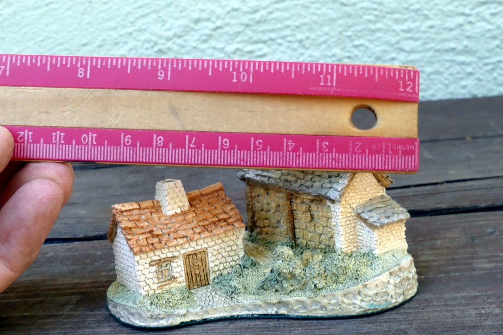 David Winter Cottages Haybarn  Handcrafted Figurine 1982 UK Great Britain
